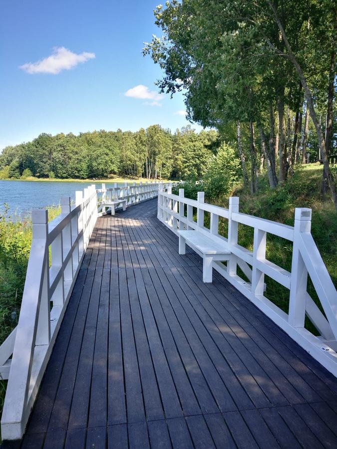 Pokoje Hotelowe Nad Jeziorem Jelen Bytów Exteriér fotografie