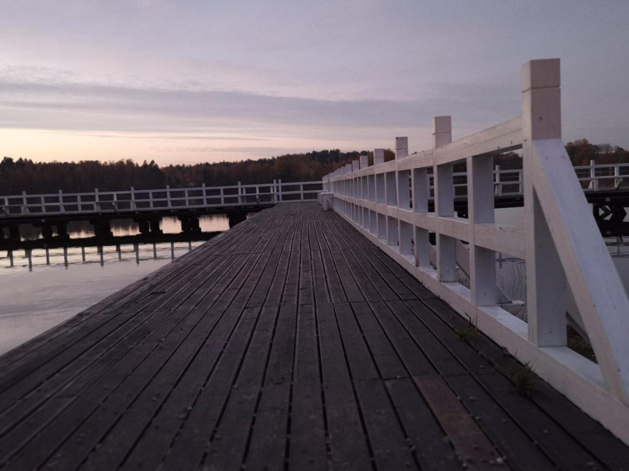 Pokoje Hotelowe Nad Jeziorem Jelen Bytów Exteriér fotografie